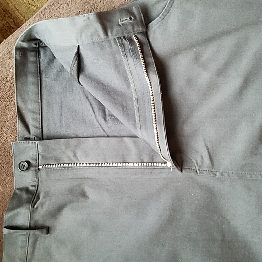 Y-3 Drop Crotch Shorts - Picture 5 of 7